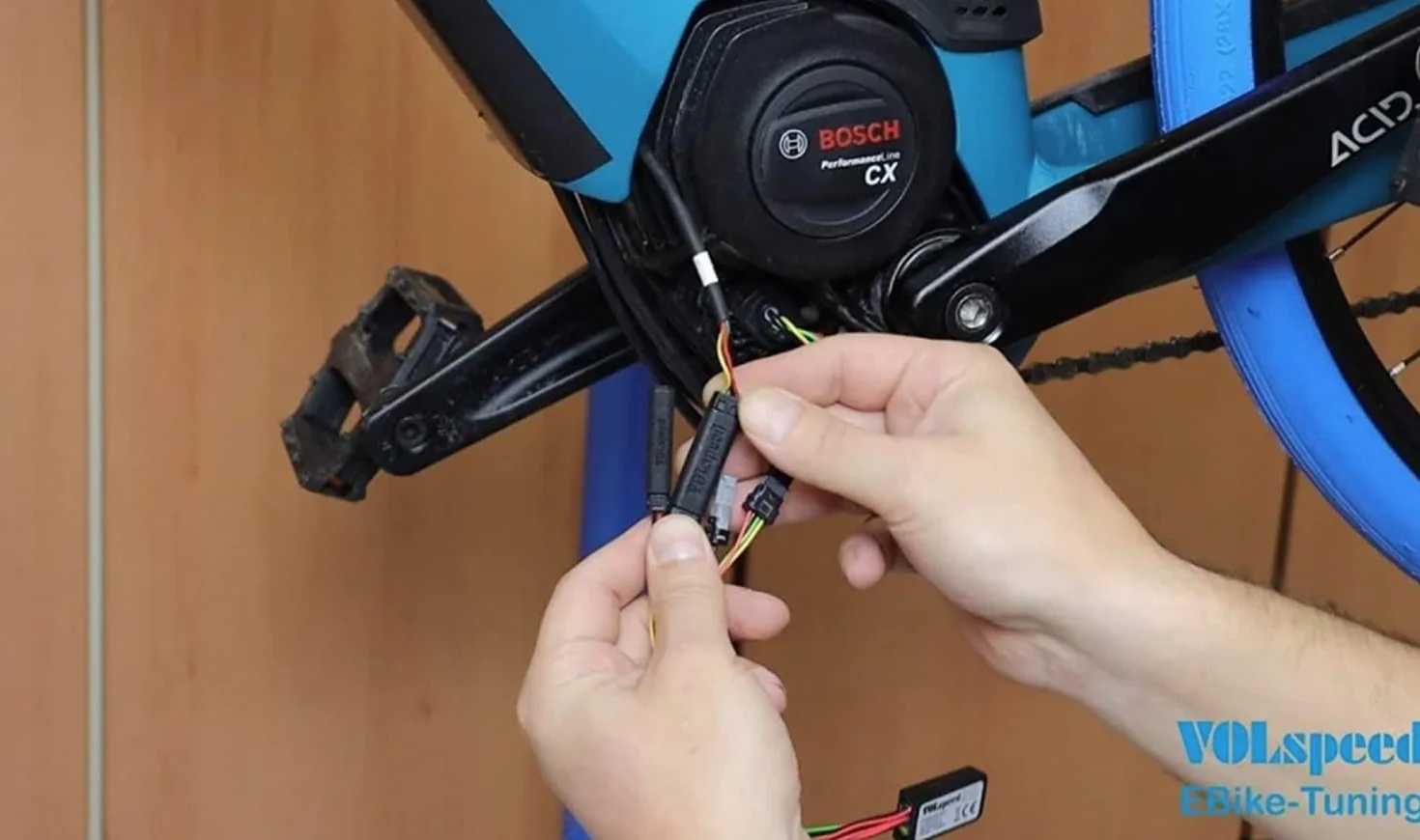 VOLspeed V4 für Bosch + Kurbelabzieher Active/Performance/CX – Bosch E-Bike Tuning Chip