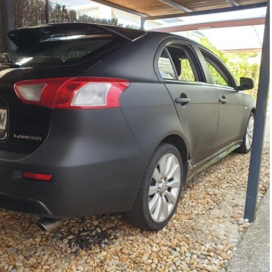 AutoFullCar Full Dip Flüssig-Vinylfarbenset, Format 4 Liter + elektrische Pistole, professionelles Finish und abnehmbar, einfache Anwendung, Autos, Motorräder (schwarz, urban)