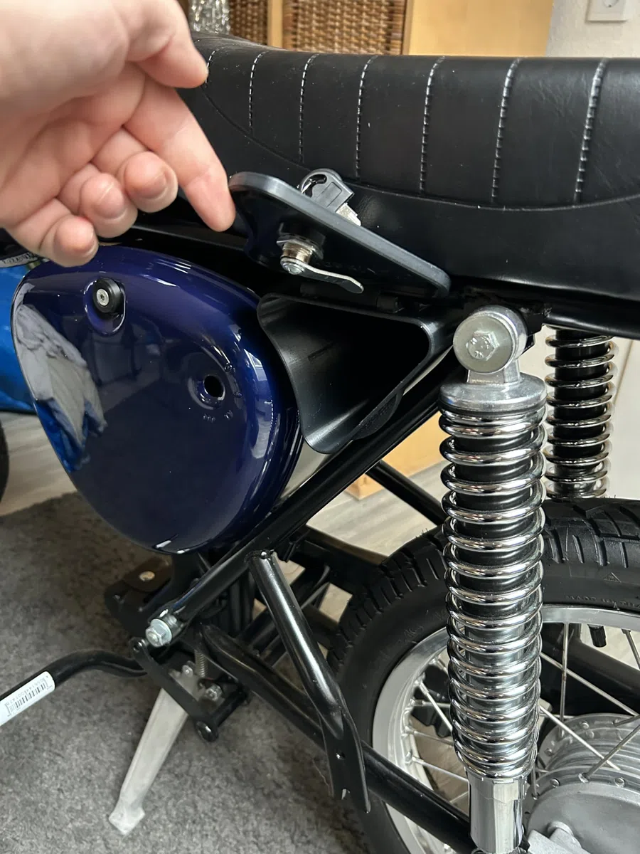 Generisch Werkzeugbox für Simson S51 S51, Toolbox, abschließbar, spritzwasserdicht, kohlefaserverstärkt (schwarz)